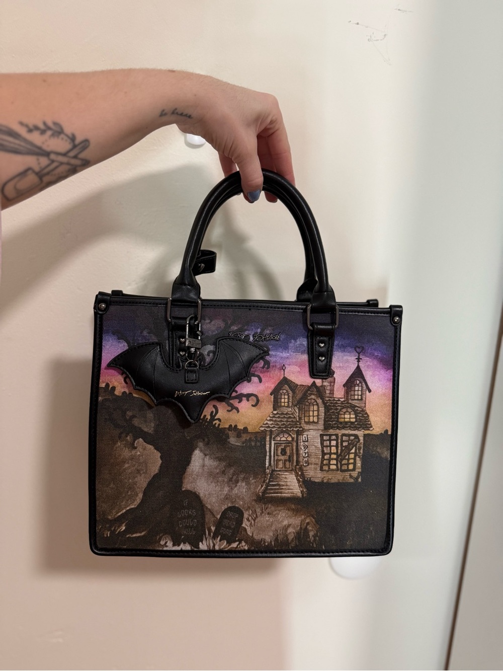 the Betsey Johnson Boo & Breakfast haunted house tote bag - Picture 5 of 6
